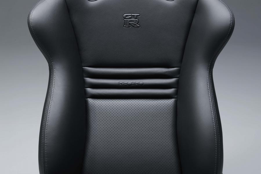  Nissan GT-R Spec V 2009 года  (фото 19 из 40)